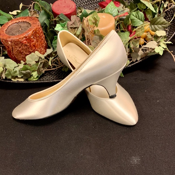 (NOT FOR SALE) WHITE SATIN DRESS SHOES STILL IN BOX - Picture 3 of 3